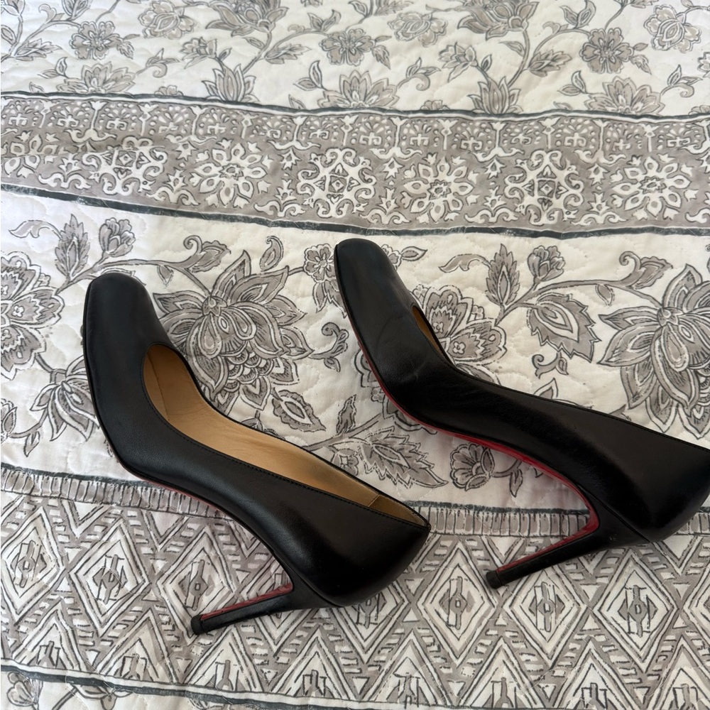 Christian Louboutin simple pump 38 1/2